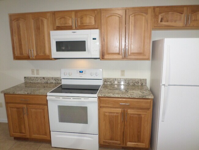 Kitchen Detail - 18 Klines Cv