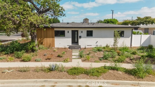 Building Photo - 6021 E Oakbrook St