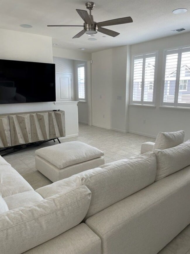 Building Photo - Beautiful 3 Bedroom, 2 Bath, in River Island Community