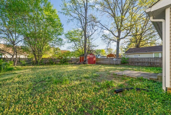 Building Photo - 3 Bedroom Pet Friendly Home For Rent!