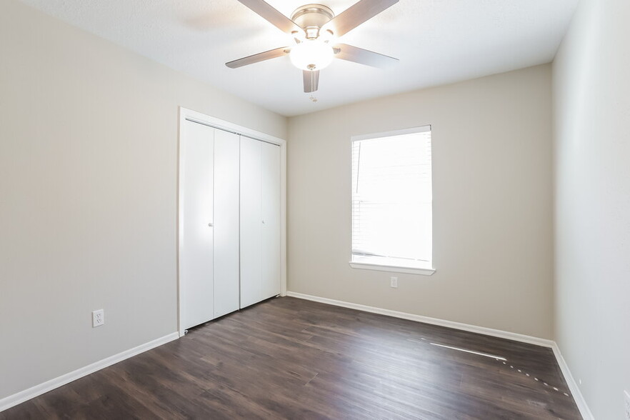 Building Photo - 10318 Bushy Creek Dr