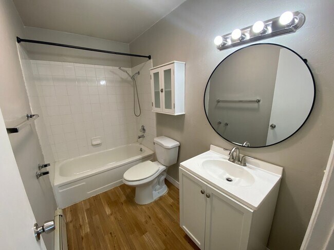 Building Photo - 1103 Karluk St