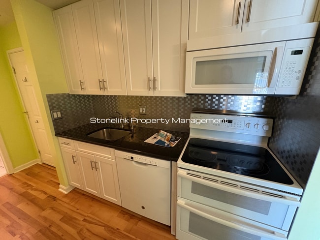 Building Photo - Newly Renovated Condo For Rent in North Attleboro!