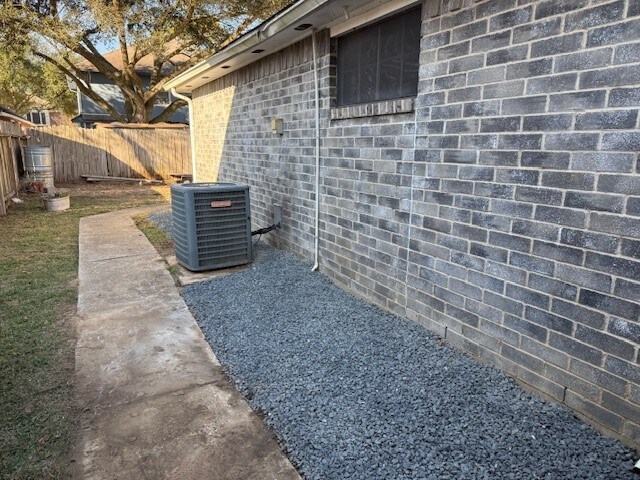 Building Photo - 2902 Silent Dr