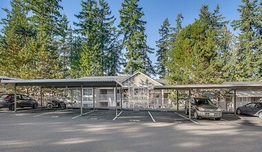 Building Photo - Mill Creek 3 Bedroom Corner unit Condo
