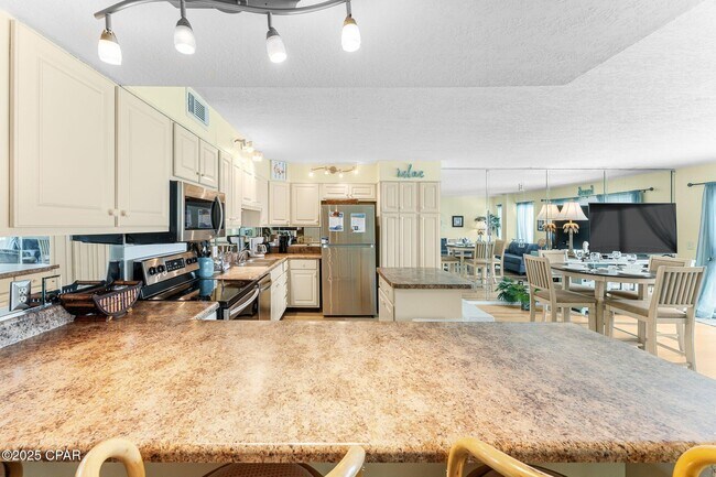 Building Photo - 8743 Thomas Dr