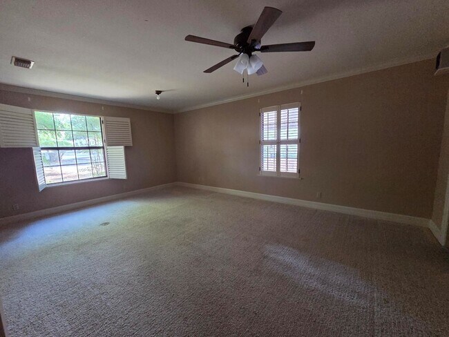 Building Photo - 2212 Rock Creek Dr