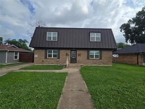 Building Photo - 1805 Randolph Dr