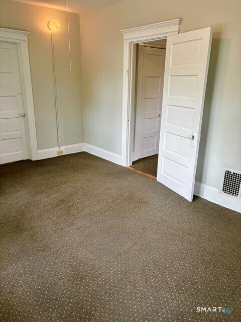 Building Photo - 808 Mill Plain Rd