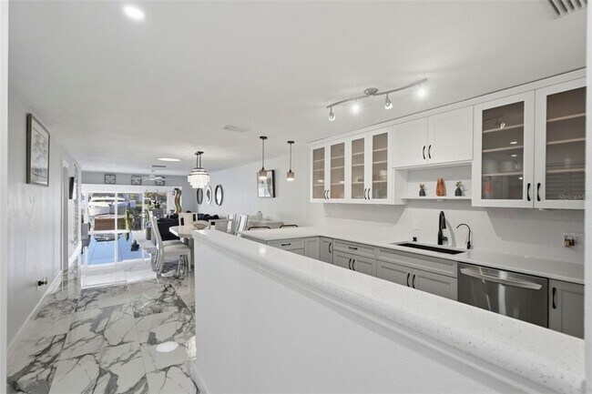 Building Photo - 573 Boca Ciega Point Blvd N