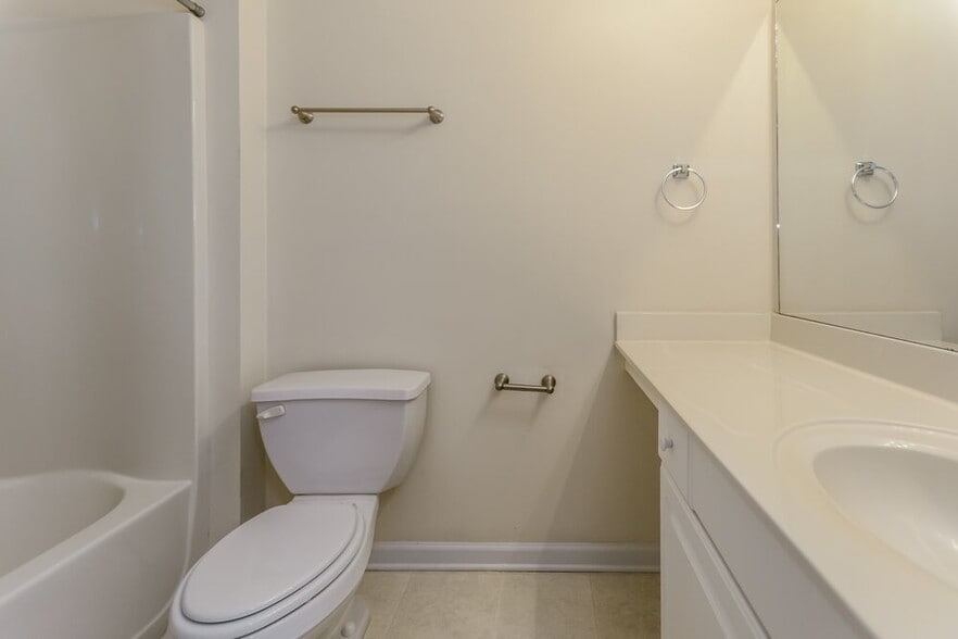 Building Photo - 5335 Yoshino Terrace