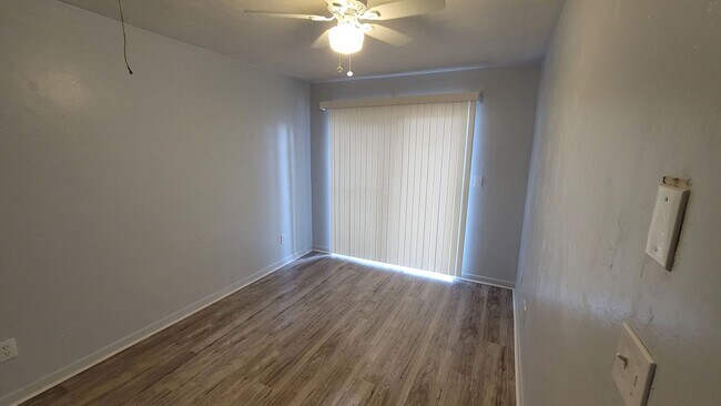 Building Photo - 405 NE 42 Pl