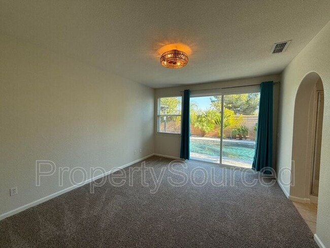 Building Photo - 1720 Dalia Ln