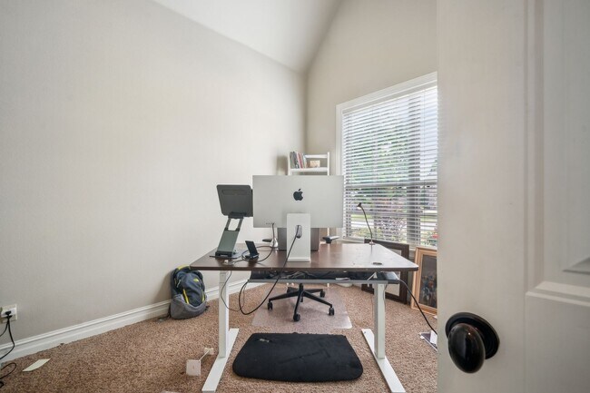 Building Photo - Stunning 5 bedroom 4.5 bath in Stonebrooke Glenn