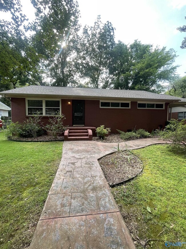 Building Photo - 505 Greenacres Dr NW