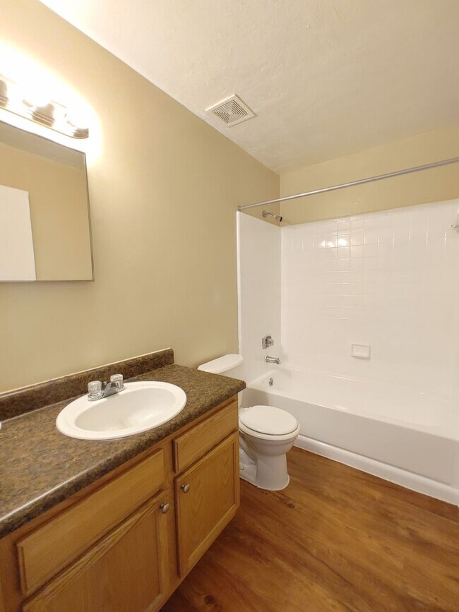 Building Photo - 4025 SW 21st Ln