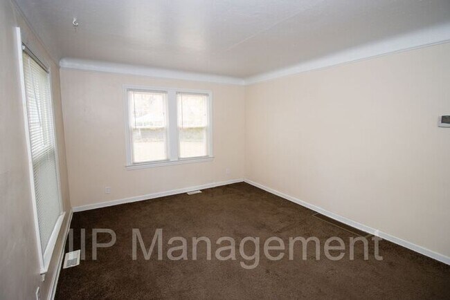 Building Photo - Beautiful 3 Bedroom house in South Euclid!