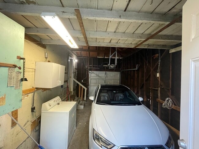 Building Photo - 1939 Hill Ave