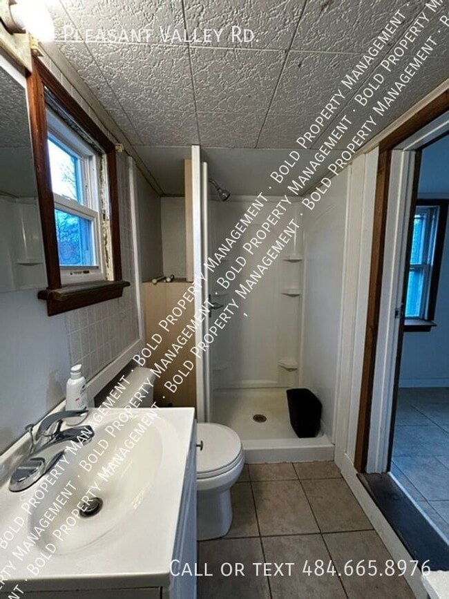 Building Photo - 158 Pleasant Valley Rd