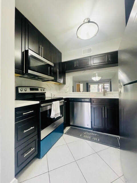 Building Photo - 5571 Courtyard Dr