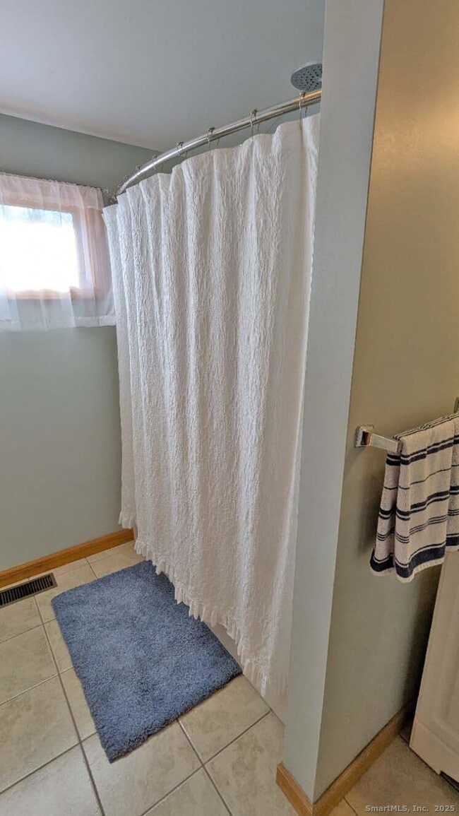 Building Photo - 34 Hog Hill Rd