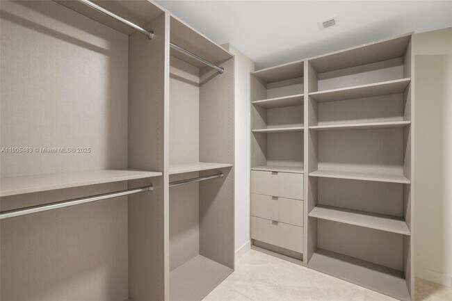 Building Photo - 1500 Bay Rd