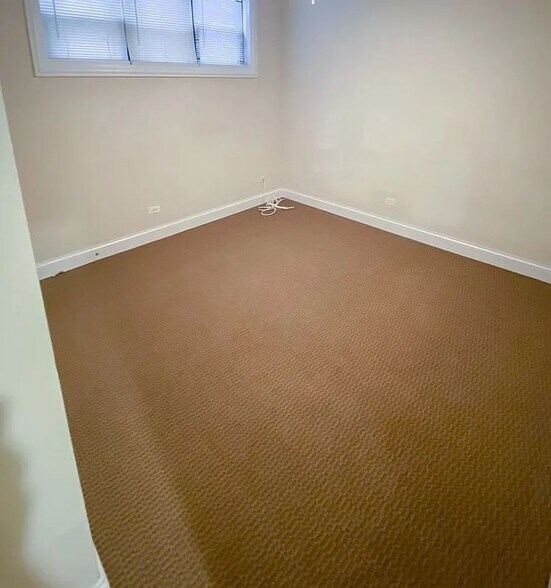 Building Photo - 3229 N Kenmore Ave