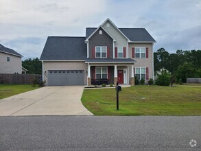 Building Photo - Beautiful 4 bedroom, 2.5 bath - The Villag...