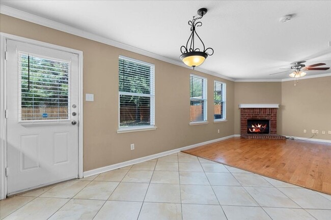 Building Photo - Move in ready! 3-bed 2.5-bath 2354 sqft 2-...