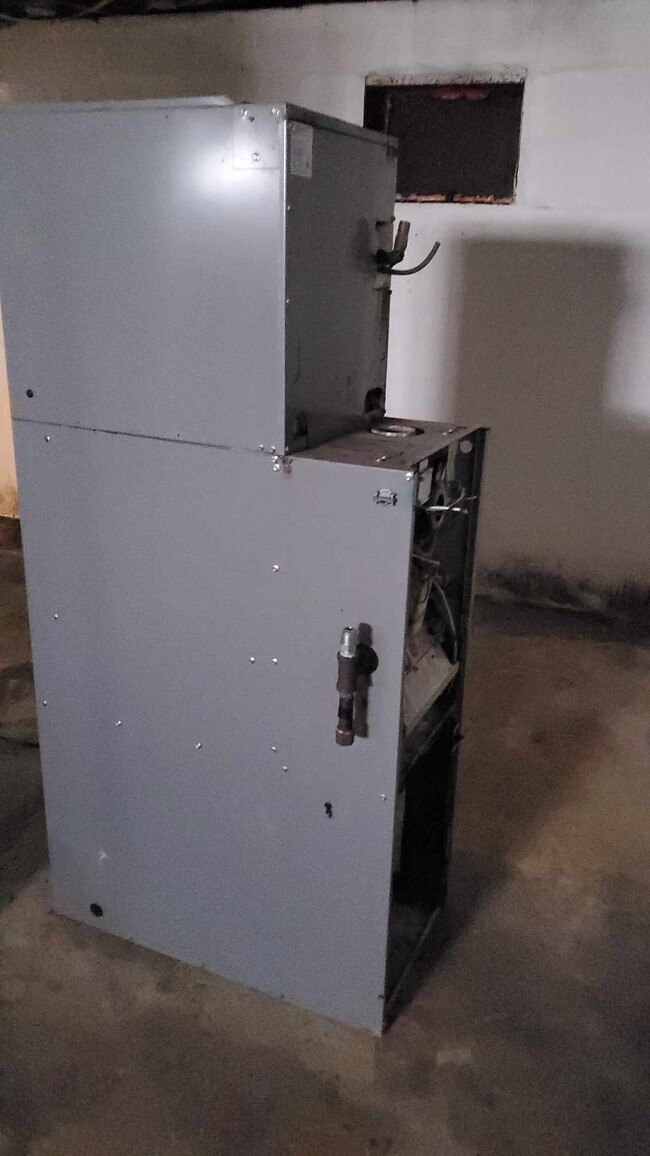 Building Photo - 1238 E Riverside Ave