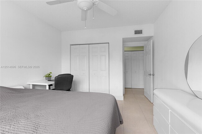 Building Photo - 2486 Centergate Dr