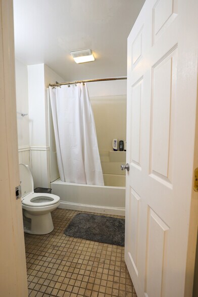 Building Photo - 61 Egmont St