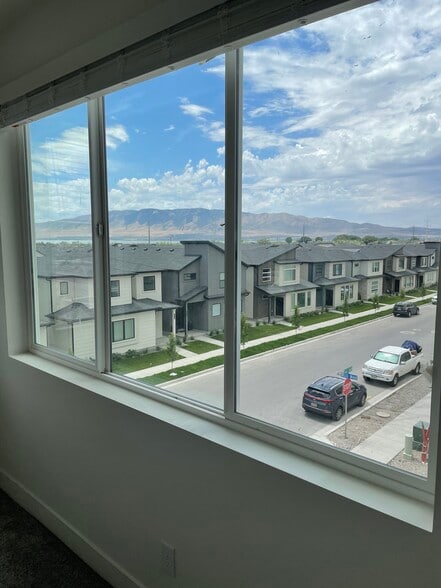 Building Photo - 551 S 1020 W