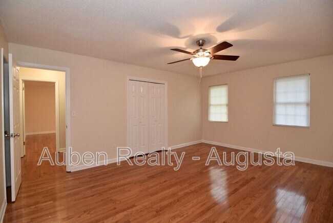 Building Photo - 490 Pheasant Run Dr