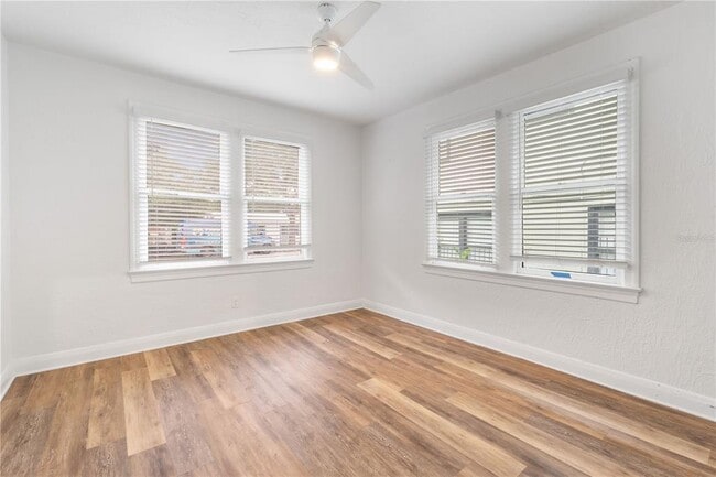 Building Photo - 206 N Albany Ave