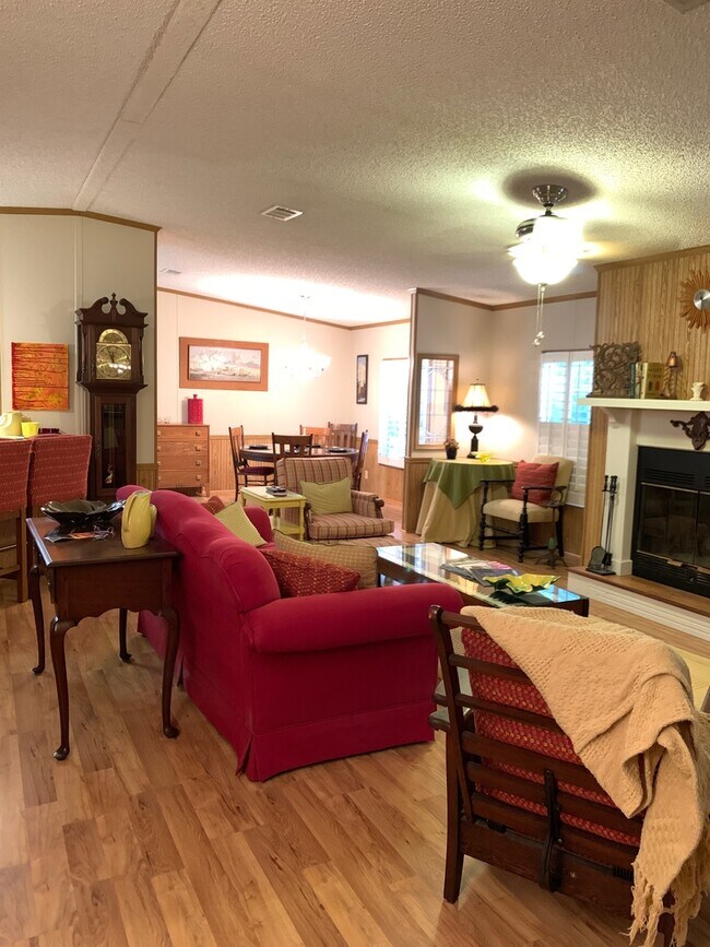Building Photo - Furnished spacious 3/2.5 home. Corporate a...