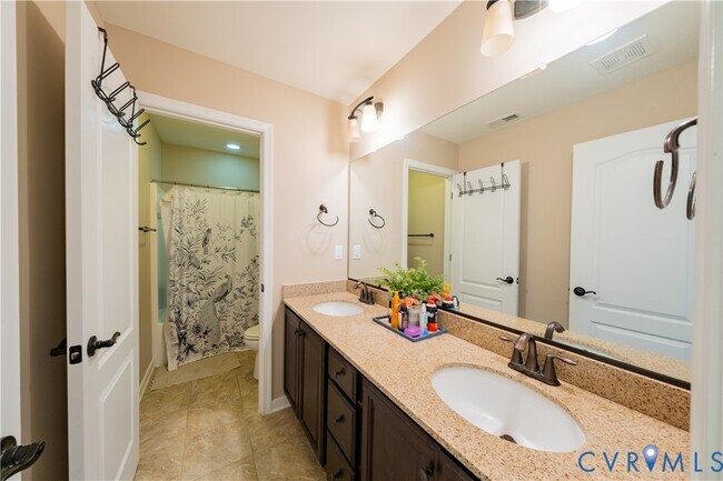 Building Photo - 9528 Thistleton Ct
