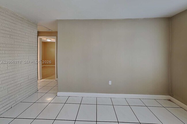 Building Photo - 2401 Jamaica Dr