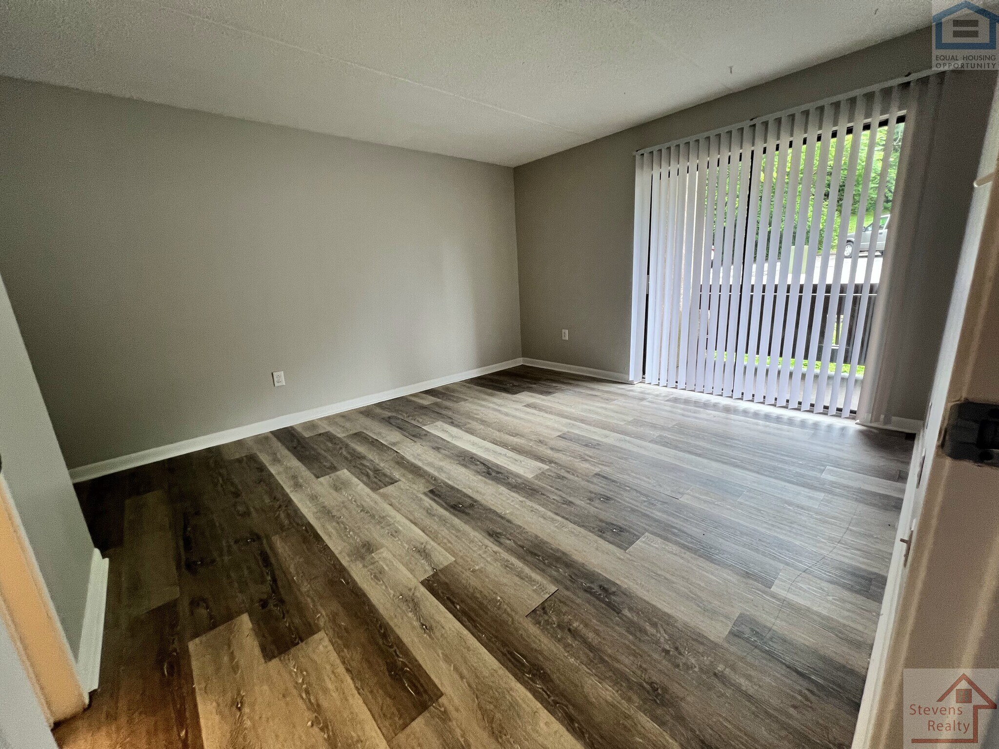 Building Photo - 915 S Seminole Dr