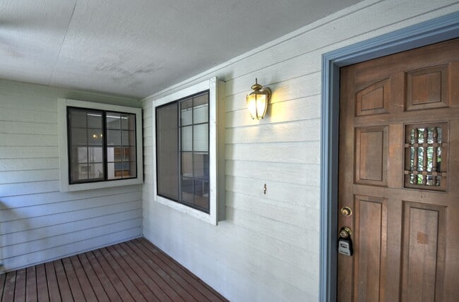 Building Photo - Rent 3 bed property for $2750 per month