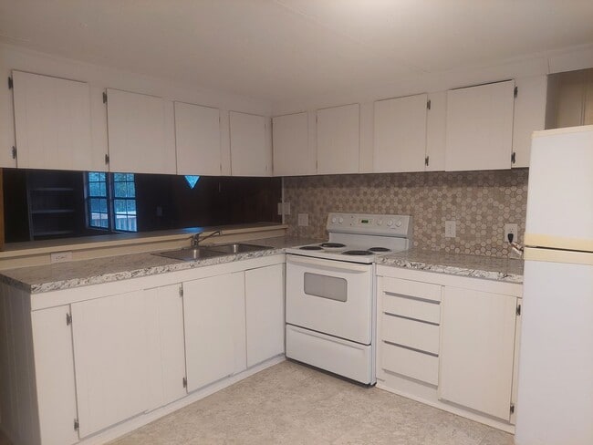 Building Photo - Waverly Hall (Harris County) Lake View