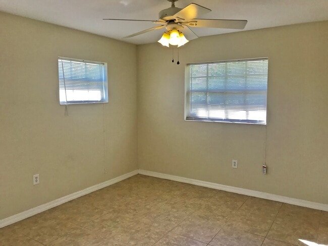 Building Photo - private pool home in Kensington Park - Sar...