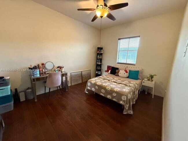 Building Photo - 8800 NW 107 Ct