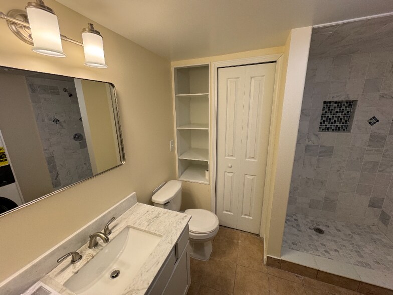 Building Photo - 8701 Brookville Rd