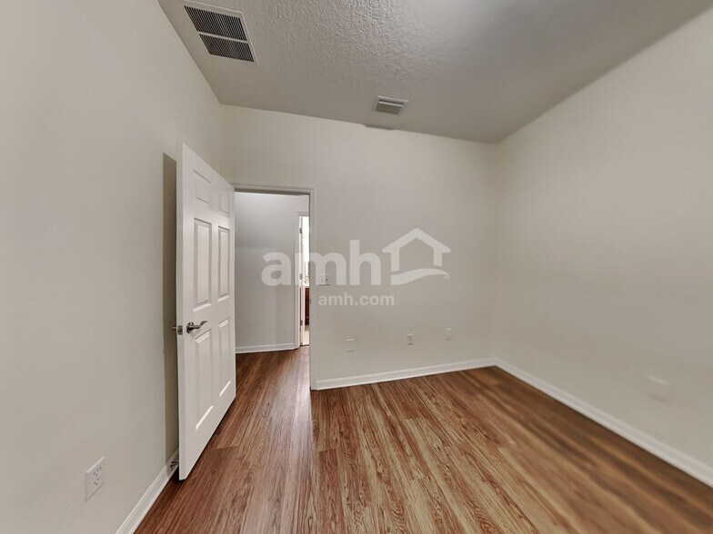 Building Photo - 11124 Creek Haven Dr