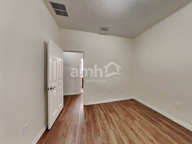 Building Photo - 11124 Creek Haven Dr