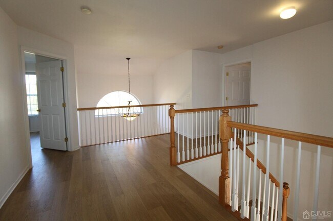 Building Photo - 27 Pin Oak Dr