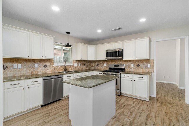 Building Photo - 2918 Abbey Field Dr