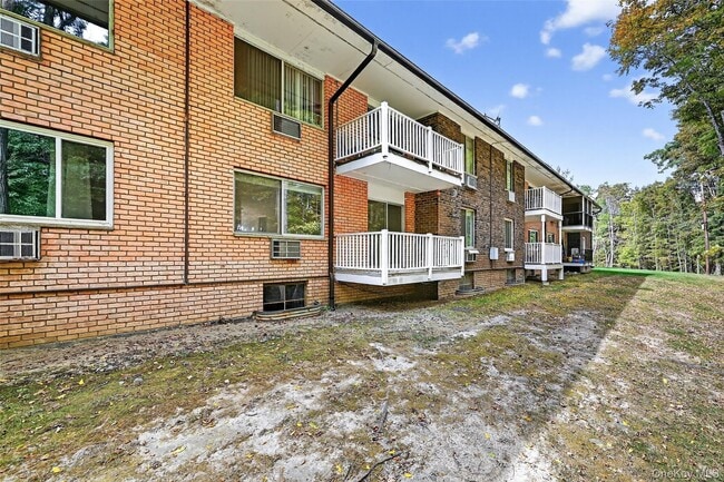 Building Photo - 19 Barnett Dr