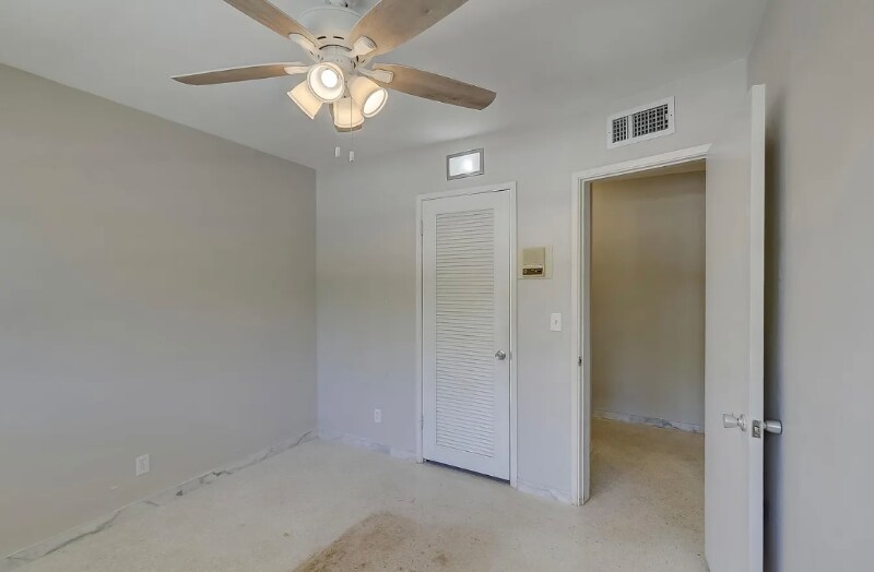 Building Photo - 2041 Coral Reef Dr